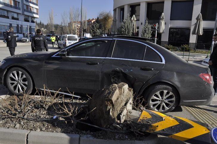 Kırmızı ışık ihlali kazayı beraberinde getirdi G4