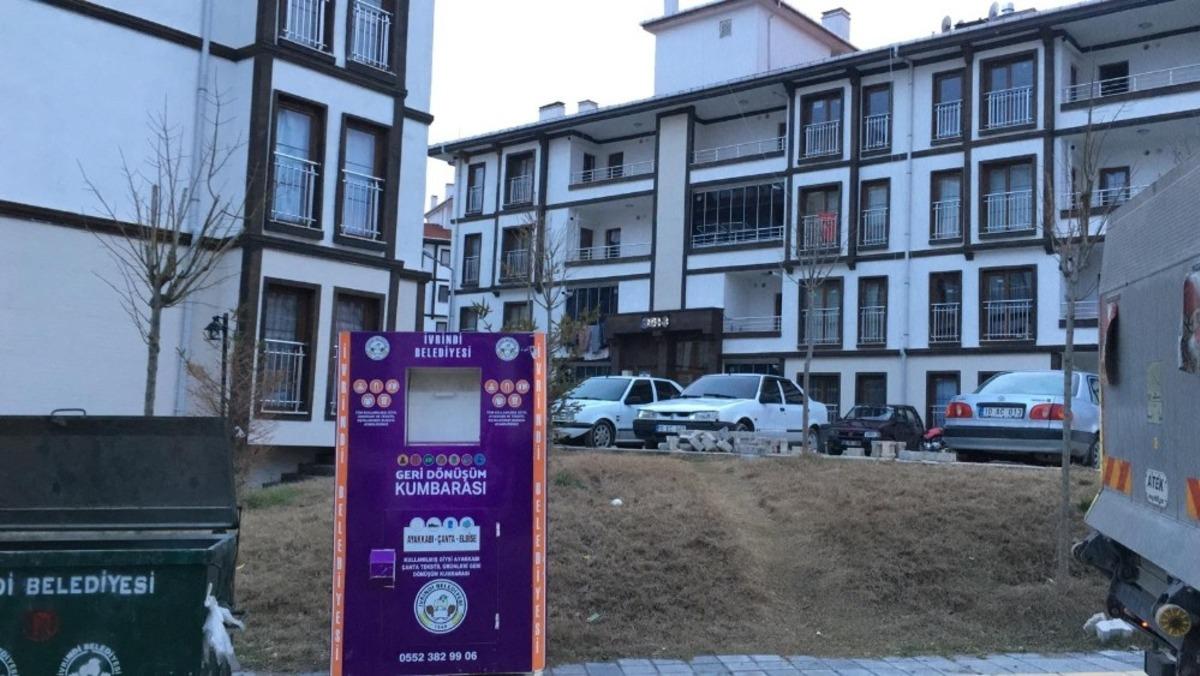 İvrindi Belediyesinden kıyafetlere geri d&ouml;n&uuml;ş&uuml;m