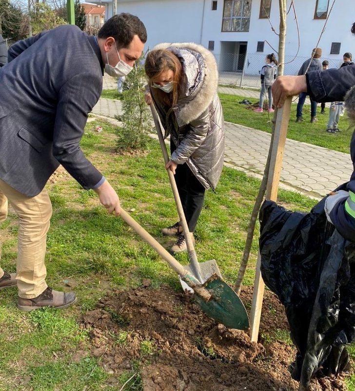 Hendek’te yeni doğan her bebek için bir fidan toprakla buluşuyor