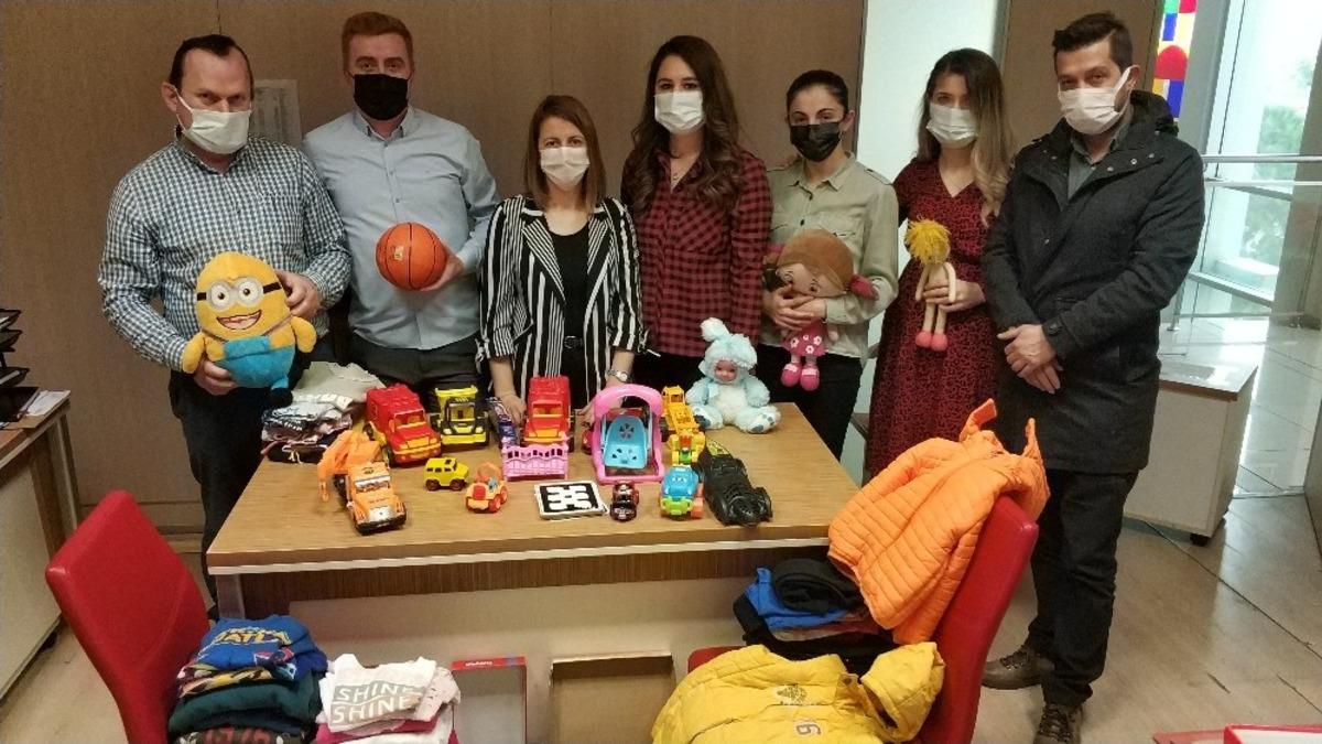 Adliye &ccedil;alışanlarından &ccedil;ocuklar i&ccedil;in oyuncak ve giysi kampanyası