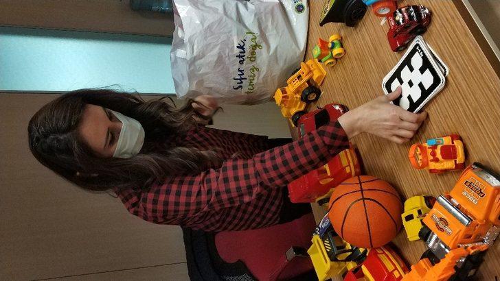 Adliye çalışanlarından çocuklar için oyuncak ve giysi kampanyası G3