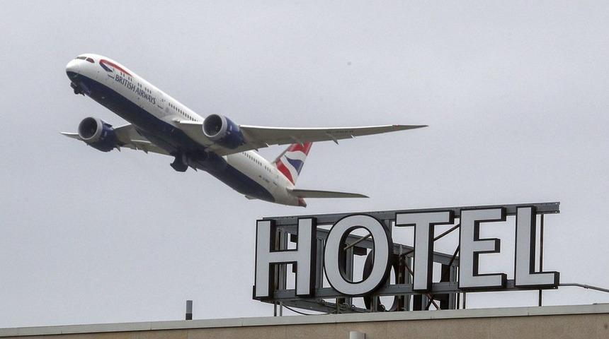 Kovid: İngiltere'de otellerde karantina uygulaması 15 Şubat'ta başlayacak, 'Kırmızı' listede hangi ülkeler var?