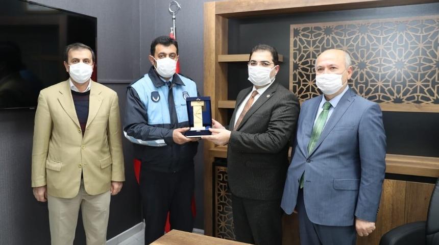 Duyarlı zabıta memuruna ödül