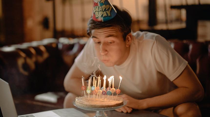 Doğum günlerinde neden mum üflüyoruz? Mumun şaşırtan anlamı