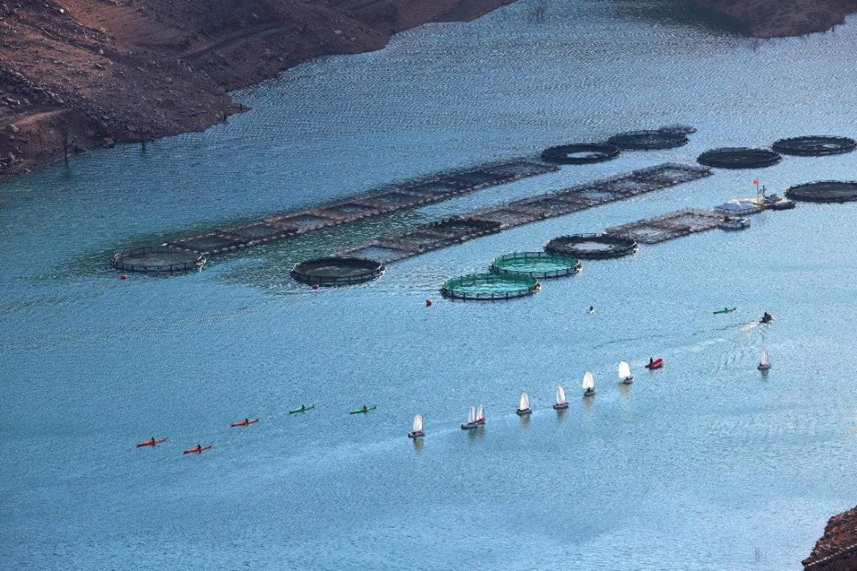 Top&ccedil;am Barajı yelken ve kanolarla renklendi