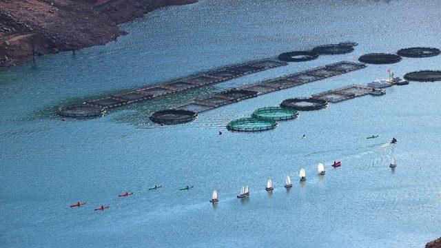 Topçam Barajı yelken ve kanolarla renklendi