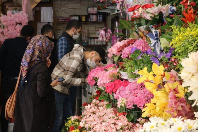 Sivas’ta çiçekçiler 14 Şubat Sevgililer Günü sebebiyle belirli saatlerde açık olacak