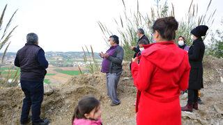 Eşinin ilişkisi nedeniyle öldürülmüştü! Yakınları cesedinin atıldığı söylenen yerde dua ediyor