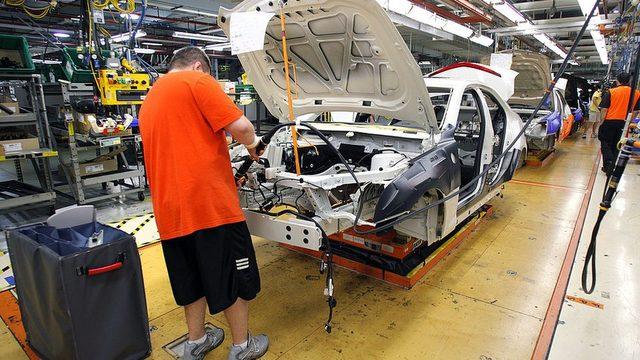 General Motors, Kuzey Amerika'daki üç fabrikasında üretimi durdurmayı ve Güney Kore'dekinde azaltmayı planlıyor.