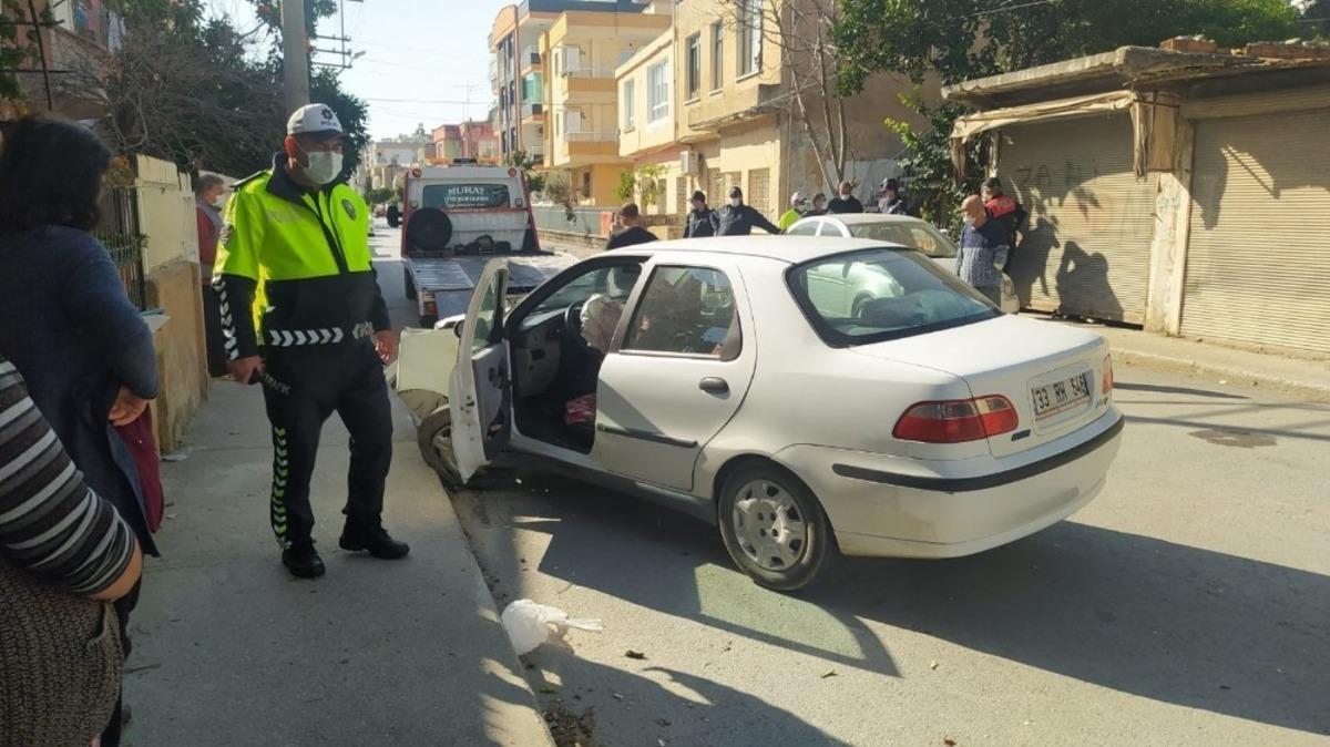 Direksiyon başında kalp krizi ge&ccedil;iren kadının kaza anı kamerada
