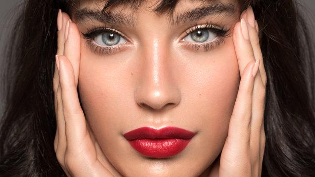 Hollywood yıldızlarının güzellik sırrı yüz implantı nasıl yapılır? 