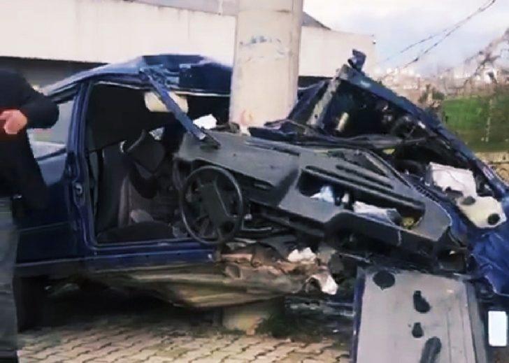 Samsun’da otomobil elektrik direğine çarptı: 2 yaralı G1