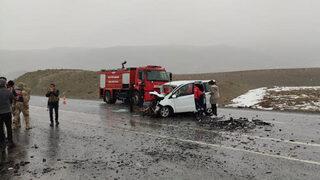 Van'da taksi ile hafif ticari araç çarpıştı: 3 ölü, 7 yaralı
