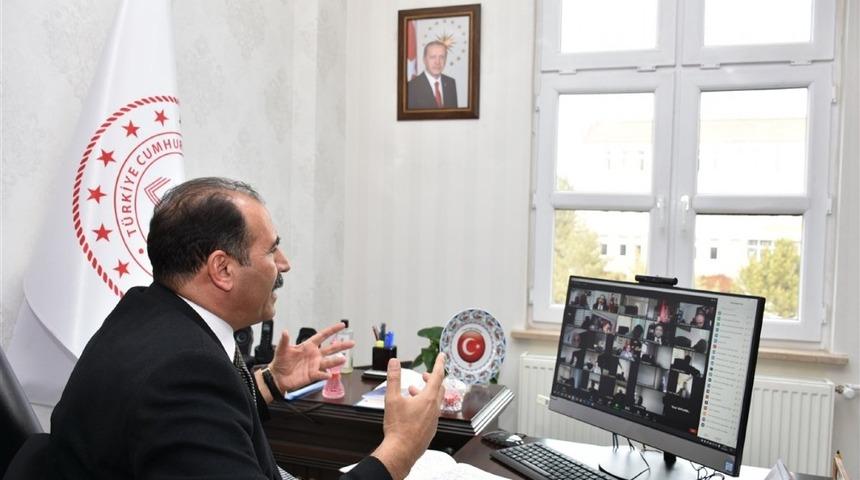 Y&uuml;z y&uuml;ze eğitim &ouml;ncesi toplantı yapıldı