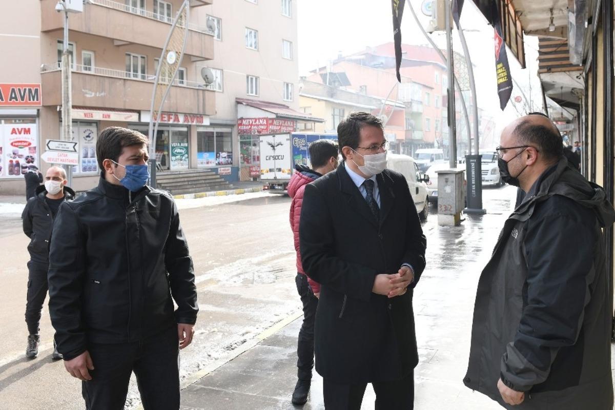 Kaymakam Ekrem &Ccedil;e&ccedil;en&rsquo;den esnafa veda ziyareti