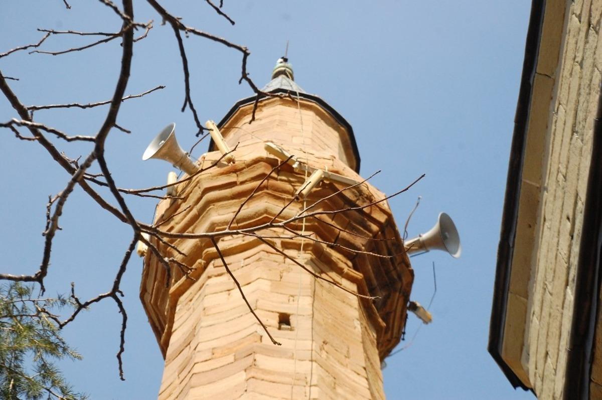 Hırsızlar 510 yıllık camiye dadandı