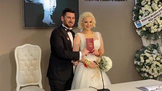 Ünlü şarkıcı Gökçe Kırgız ile Yılmaz Taner evlendi 