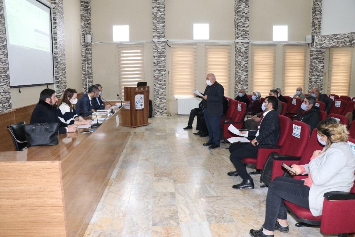 Edremit Belediye Meclisinden zincir marketler i&ccedil;in kısıtlama kararı
