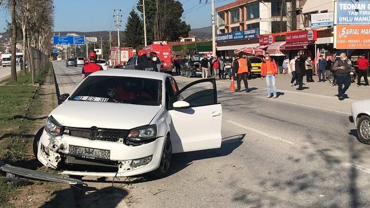 5 aracın karıştığı zincirleme kazada 5 kişi yaralandı G3