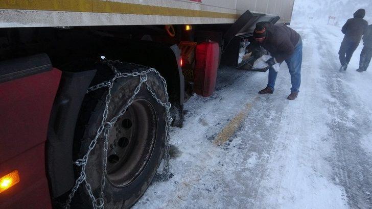 Ardahan’da ulaşıma tipi engeli: Tırlar yolda mahsur kaldı G3