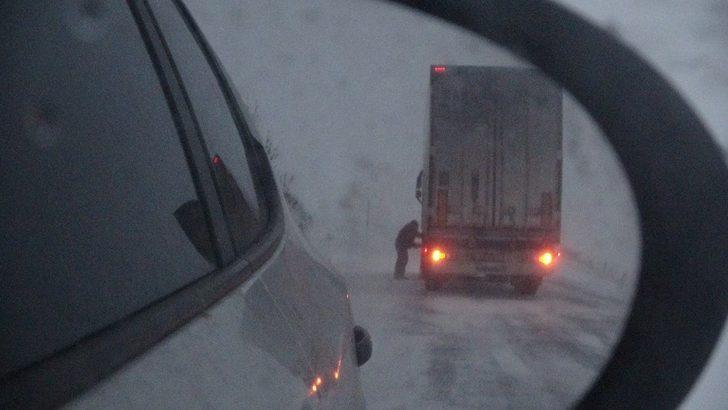 Ardahan’da ulaşıma tipi engeli: Tırlar yolda mahsur kaldı G4