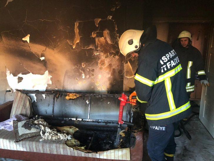 Engelli çocuk çakmakla oynarken yangın çıktı G1