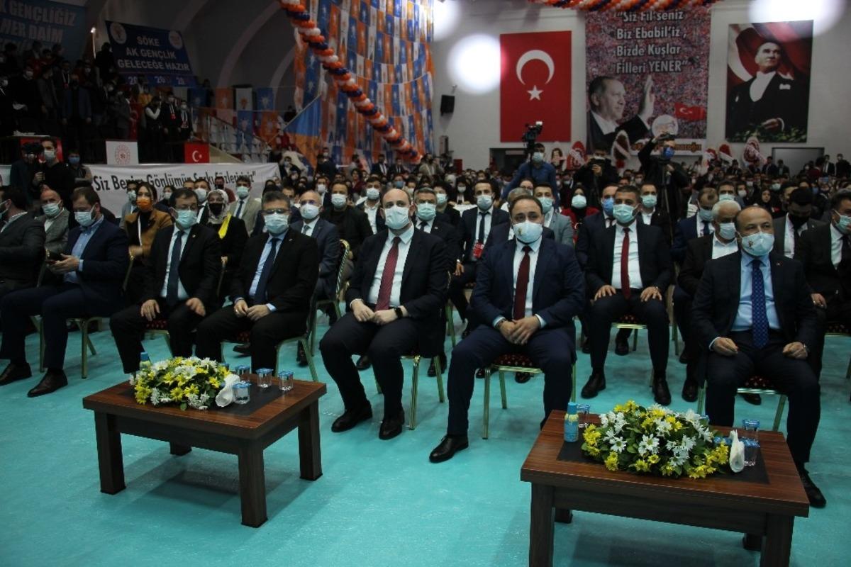 AK Parti Aydın İl Genlik Kolları&rsquo;nda Demir g&uuml;ven tazeledi