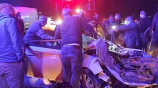 Manisa'da iş makinesine çarpan otomobilde aynı aileden 3 kişi öldü, 1 kişi yaralandı