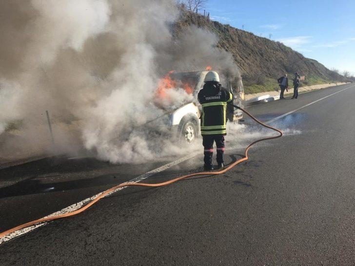 2 kişinin ölümden döndüğü yanan araçtan geriye hurda yığını kaldı G2