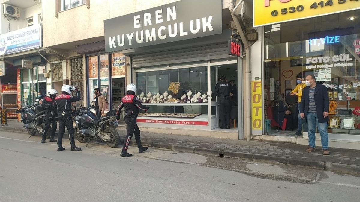 Bursa&rsquo;da kuyumcuyu pompalı t&uuml;fekle soyan iki kişi tutuklandı