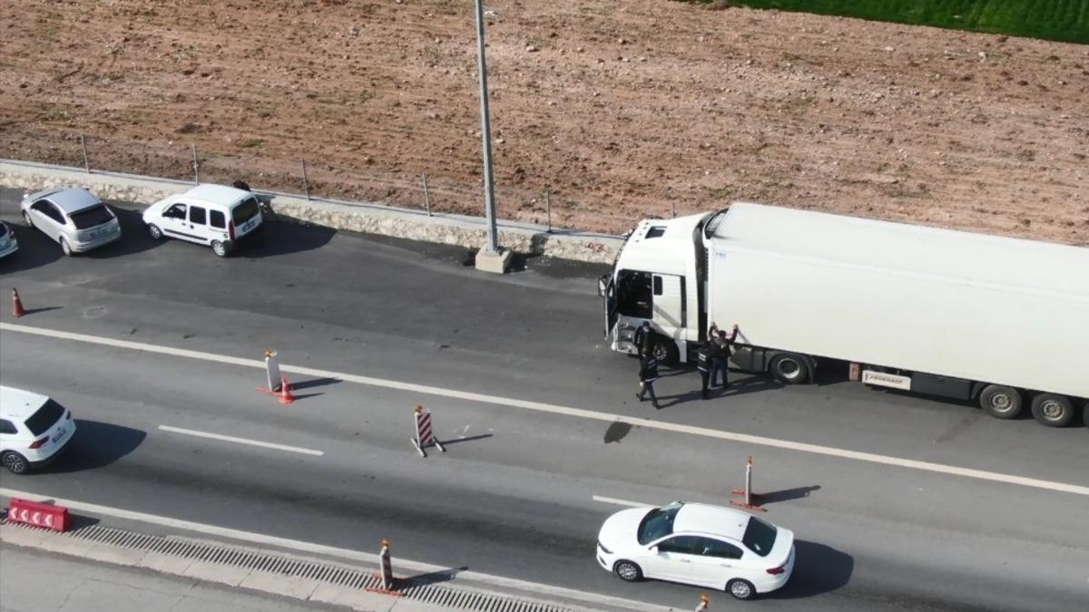 Mersin&rsquo;de bir tırda 45.5 kilo eroin ele ge&ccedil;irildi