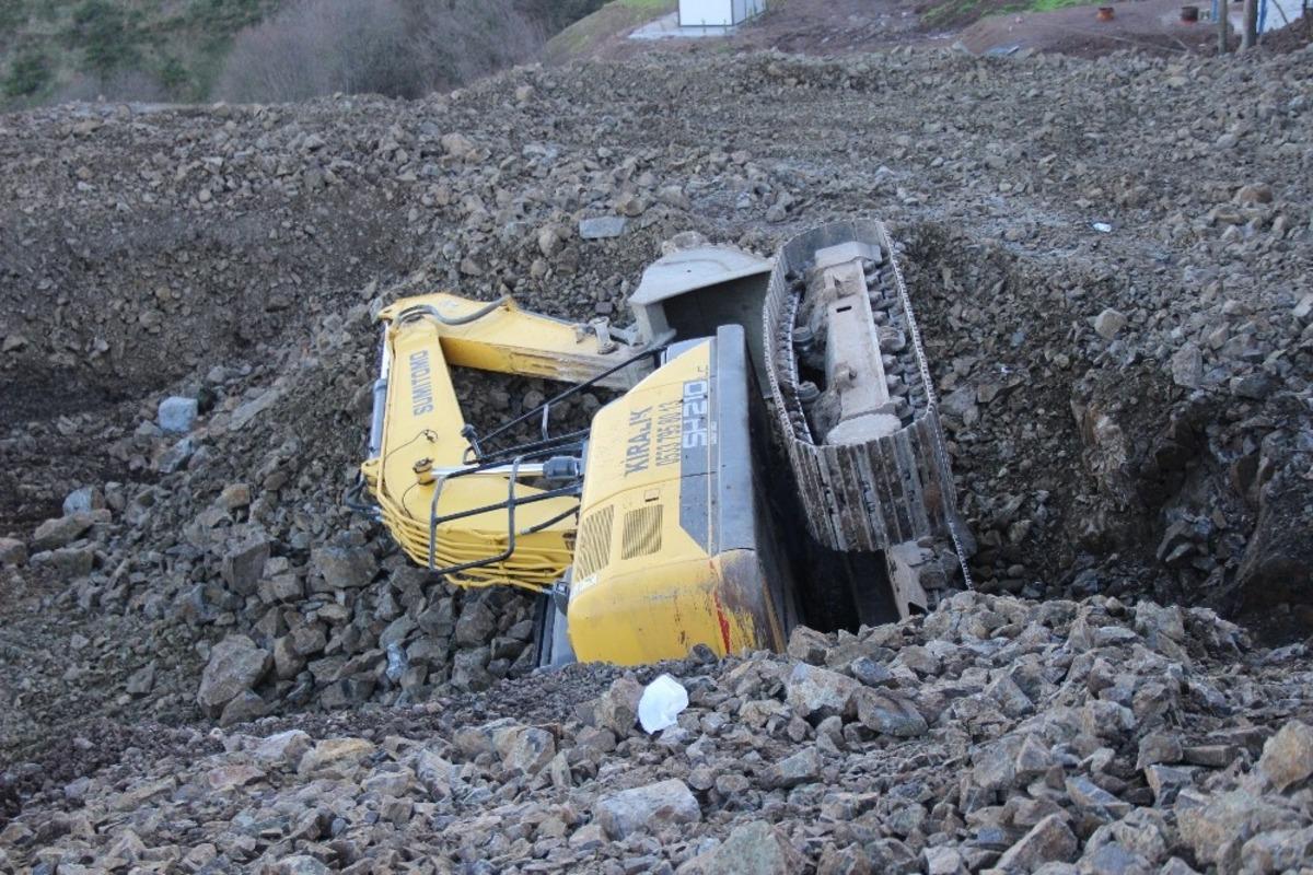 İş makinesi devrildi: 1 yaralı