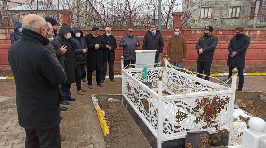 SP &ccedil;ığda hayatını kaybeden Başkan Kurt&rsquo;un kabrini ziyaret etti