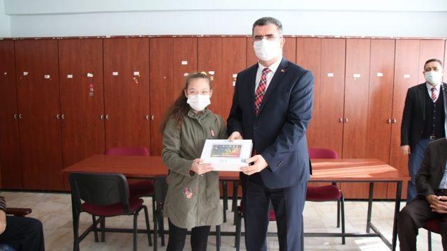 Gönen’de öğrencilere 80 tablet