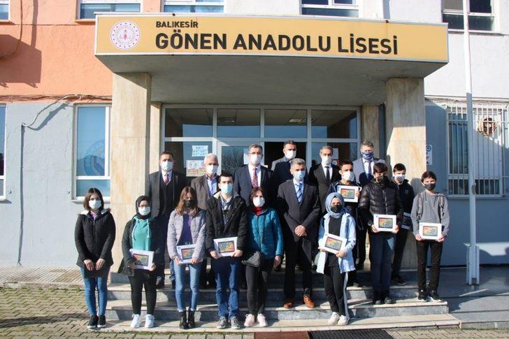 Gönen’de öğrencilere 80 tablet G3