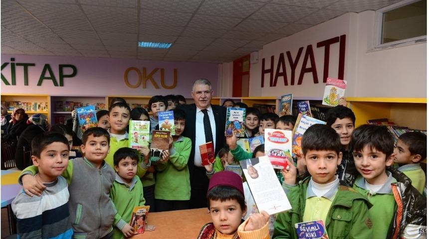 Kitap okuyanlara kitap ödülü