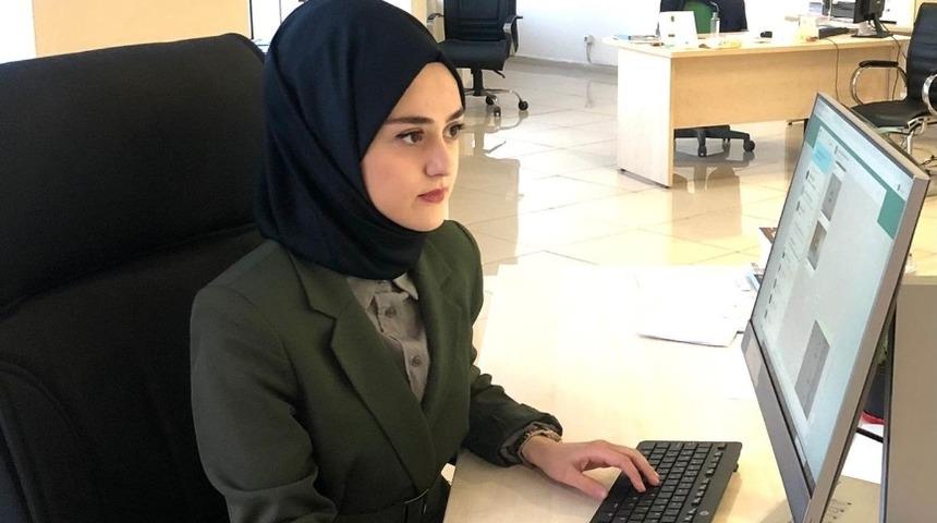 Ağrı&rsquo;da &ouml;ğrencilere y&ouml;nelik &ccedil;evrimi&ccedil;i danışmanlık hizmeti veriliyor