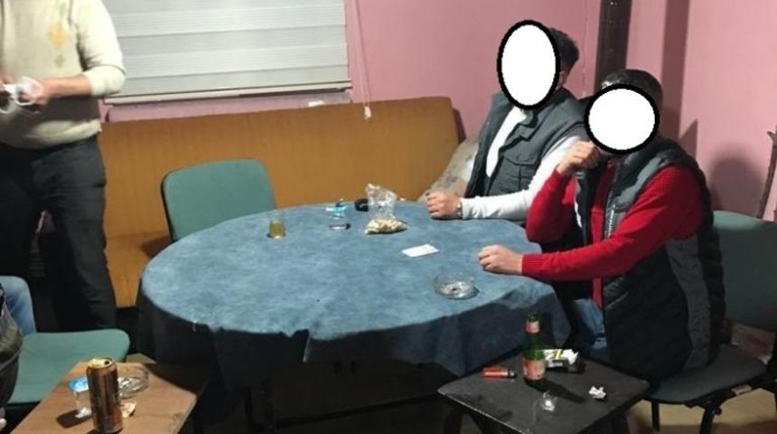 Bağ evinde kumar oynayan 17 kişiye yaklaşık 23 bin TL para cezası kesildi