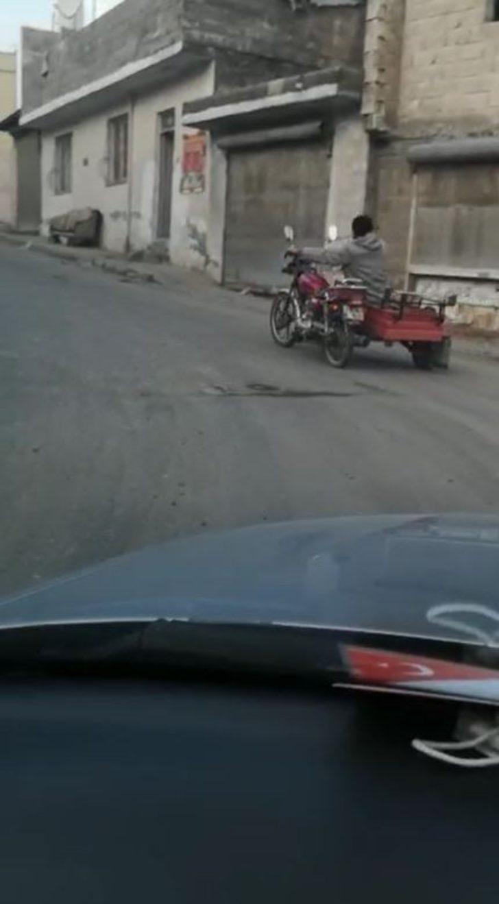 Tekeri patlak motoru sepete oturarak kullandı G2