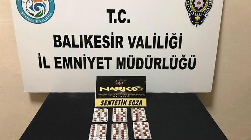 Balıkesir&rsquo;de polis 20 uyuşturucu ş&uuml;phelisini yakaladı