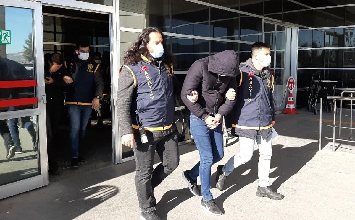 Otomobil hırsızları adliyeye sevk edildi