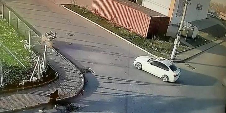 Otomobilin çarptığı genç yaralandı... O anlar kamerada G3