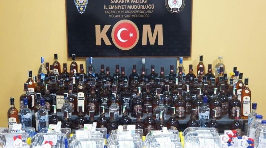 Sakarya&rsquo;da 109 şişe g&uuml;mr&uuml;k ka&ccedil;ağı alkol ele ge&ccedil;irildi
