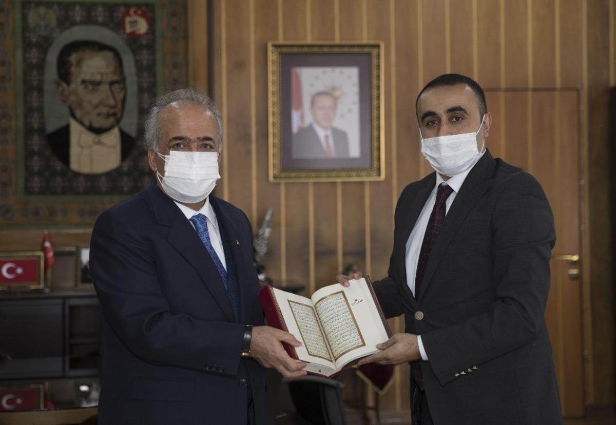 Şenkaya Kaymakamı Tekin, Rekt&ouml;r &Ccedil;omaklı&rsquo;nın konuğu oldu