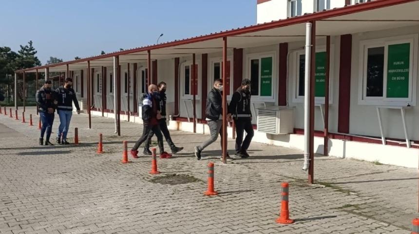 Yabancılara sahte evraklarla  ikamet izni aldıran 3 kişi yakalandı
