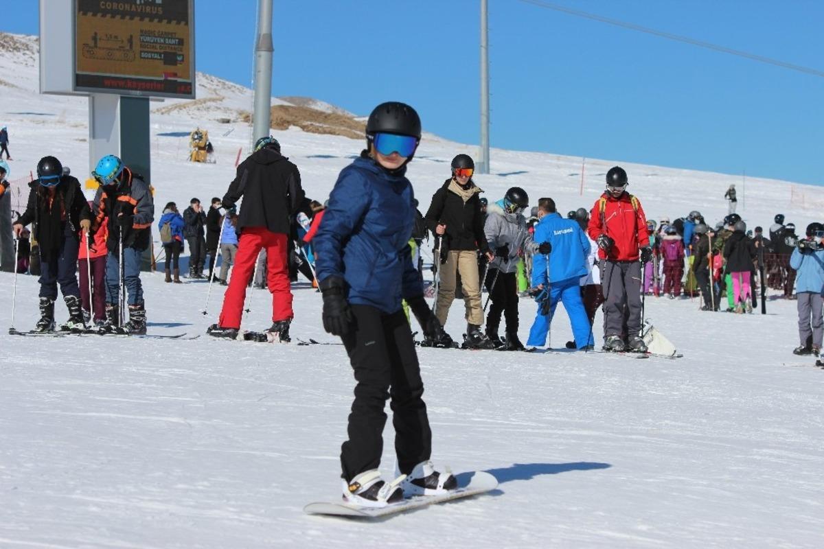 Erciyes&rsquo;te s&ouml;mestir yoğunluğu devam ediyor