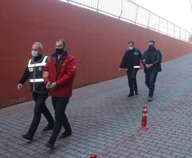 Kayseri&rsquo;de yaşlı kadının 500 TL&rsquo;sini gasp eden 2 kapka&ccedil;&ccedil;ı adliyeye sevk edildi 1