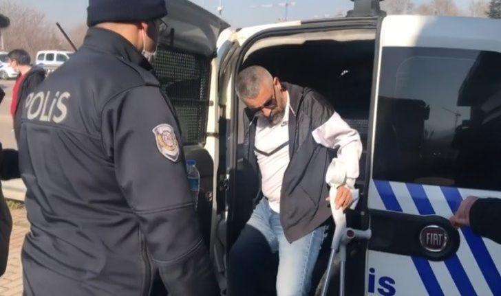 Kısıtlamada kontrol noktasından geçen engelli sürücünün aracında uyuşturucu olduğu iddia edilen madde ele geçirildi G3