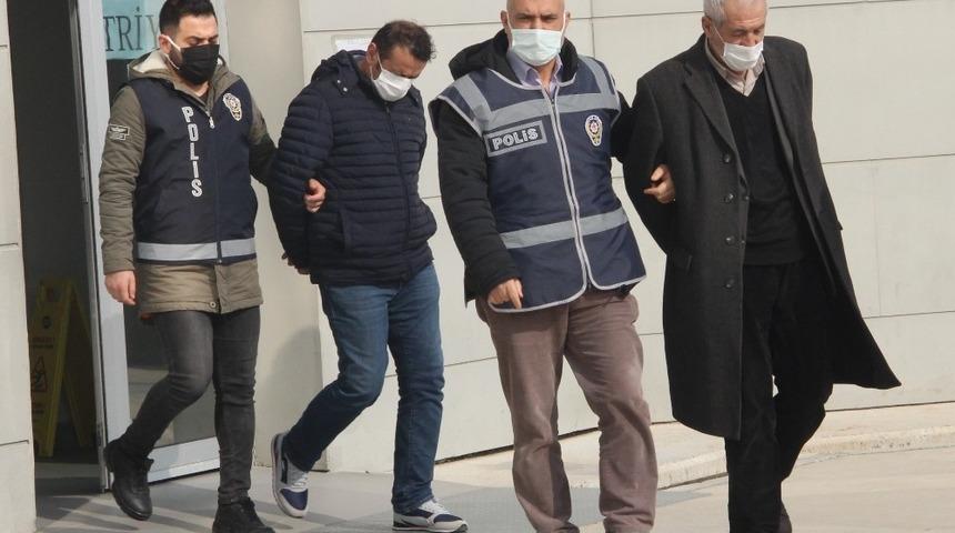 İnternetten buldukları arsaları sahte kimlikle satan dolandırıcılar yakalandı