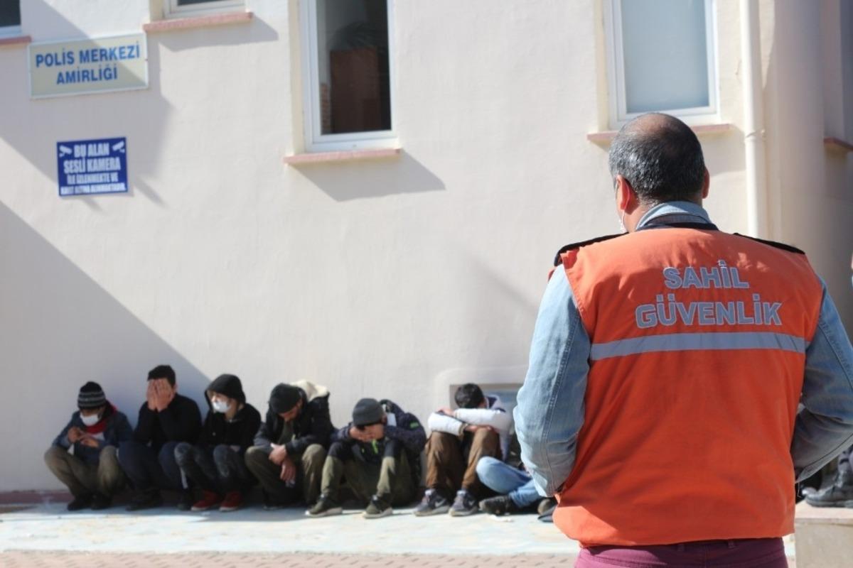 32 ka&ccedil;ak g&ouml;&ccedil;men saklandıkları seralarda polise yakalandı